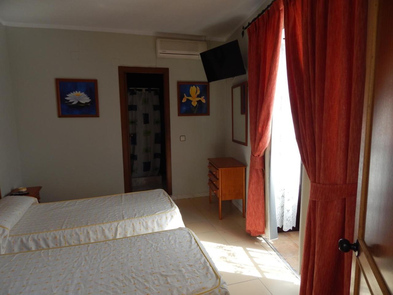 Hostal Cristina Chipiona Bagian luar foto